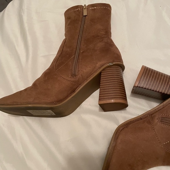 Gently used Boots, perfect for fall one small imperfection pictured - Picture 3 of 4